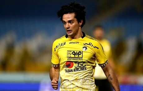 مدافع باشگاه سپاهان و تیم ملی پیشنهاد پرسپولیس را رد کرد