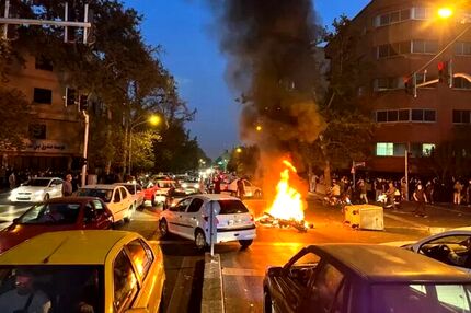 ناآرامی‌های امروز کرج: یک بسیجی شهید شد / چند مامور فراجا مصدوم و یک روحانی در بیمارستان بستری شد