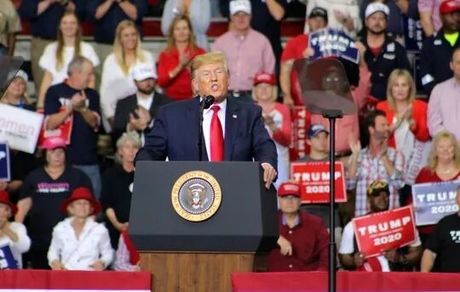 ترامپ مرگ البغدادی را دستمایه تبلیغ جنگ افزار آمریکایی قرار داد 