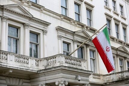 بخش کنسولی سفارت ایران در لندن طبق روال فعال است