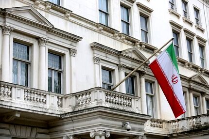 بخش کنسولی سفارت ایران در لندن طبق روال فعال است