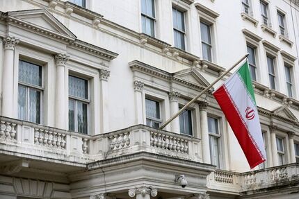 بخش کنسولی سفارت ایران در لندن طبق روال فعال است