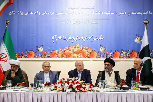 قالیباف: هیچ کشور مسلمانی نباید به خود اجازه دهد که با دشمن اسلام و مسلمین ارتباط برقرار کند