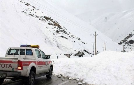 ریزش بهمن در جاده چالوس