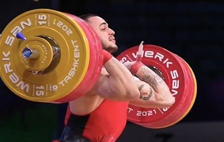 رکورددار وزنه برداری جهان تصادف کرد و مسابقات جهانی را از دست داد