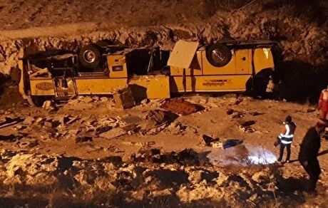 
واژگونی اتوبوس اردبیل - تهران در زنجان/ ٣ کشته و ۲۶ مصدوم 