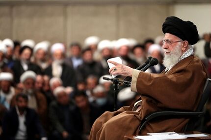 دیدار رمضانی سران قوا و جمعی از کارگزاران نظام با مقام معظم رهبری