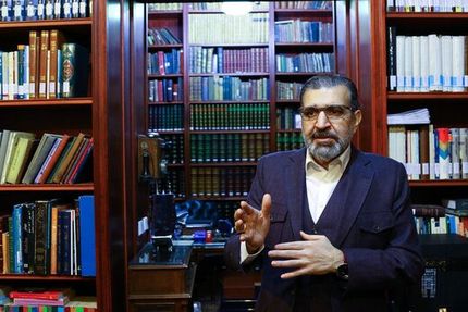صادق خرزای: احمدی نژاد مثلِ رابین هود رأی مردم را دزدید