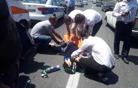 ۲۲ نفر در واژگونی مینی بوس در جاده قدیم هشتگر مصدوم شدند