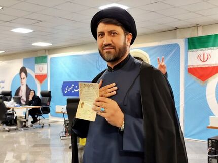 یک روحانی با سابقه نمایندگی مجلس برای انتخابات ریاست جمهوری نام نویسی کرد