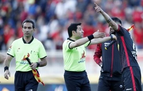 ادعای جنجالی تراکتور: نفوذی‌های پرسپولیس سنگ پرتاب کردند