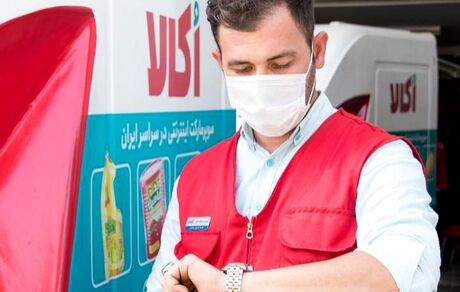 اُکالا، استخدام می‌کند