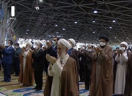 نماز عید سعید فطر در دانشگاه تهران اقامه شد