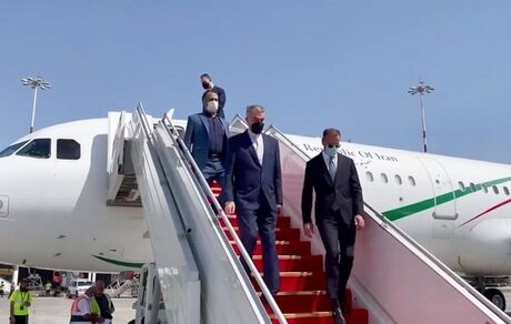 وزیر خارجه برای گفت‌وگو با مقامات چینی وارد پکن شد