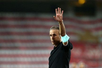 سرمربی پرسپولیس: به خاطر بی‌خیالی بعضی‌ها به جای عربستان به خانه برگشتیم