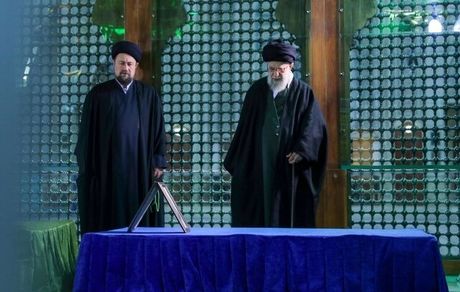 حضور رهبر انقلاب در حرم مطهر امام راحل