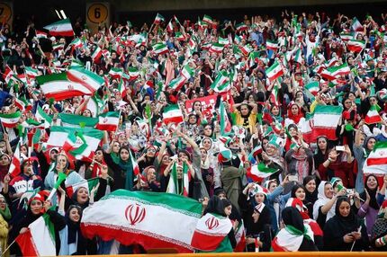 مانع حضور زنان در ورزشگاه شوید!
