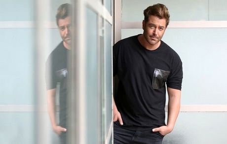 محمدرضا گلزار در بیمارستان بستری‌ شد