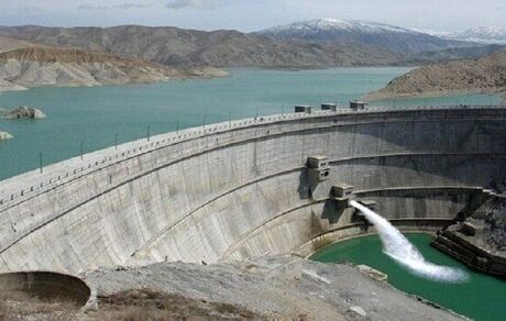 ذخیره آب سدهای کشور ۱۰ درصد کاهش یافته است