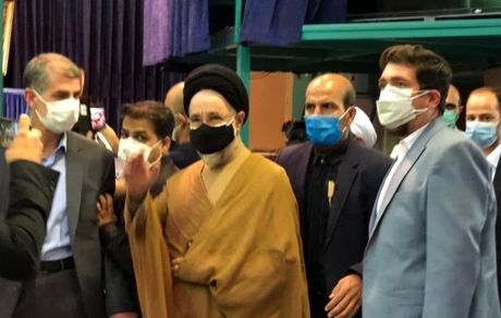 خاتمی هم رای خود را به صندوق انداخت