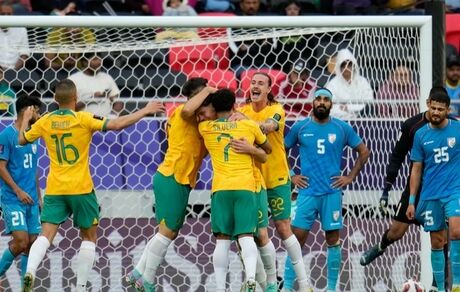 استرالیا، جام ملت‌های آسیا را با برد آغاز کرد
