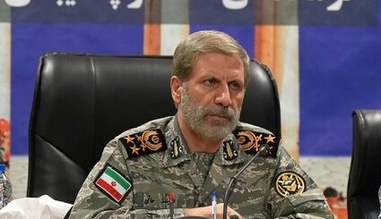 فرمانده کل ارتش: به وعده‌های الهی اعتماد داریم / دشمن دوباره اشتباه کند پاسخ کوبنده می‌دهیم