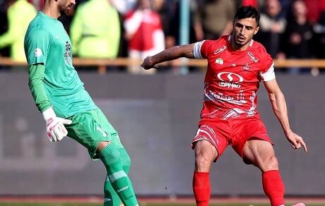 پرسپولیس ۱۰ نفره تراکتور صدرنشین را برد / هواداران پرسپولیسی سنگ و اشیا پرتاب کردند