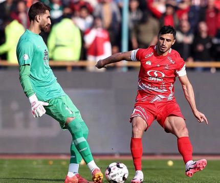 پرسپولیس ۱۰ نفره تراکتور صدرنشین را برد / هواداران پرسپولیسی سنگ و اشیا پرتاب کردند