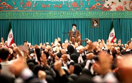رهبر معظم انقلاب: زن، کارگزار خانه نیست، مدیر است
