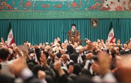 رهبر معظم انقلاب: زن، کارگزار خانه نیست، مدیر است
