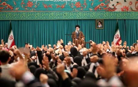 رهبر معظم انقلاب: زن، کارگزار خانه نیست، مدیر است
