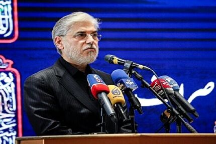 وزیر علوم از احتمال کاهش دوره کارشناسی به ۳ سال خبرداد
