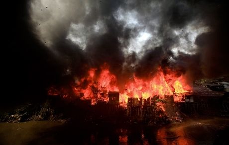 کشته شدن ۱۶ تن و تخلیه هزاران نفر بدلیل آتش سوزی بزرگ در جاکارتا