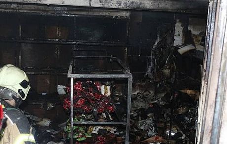 آتش سوزی در کارخانه لوازم آرایشی ماهدشت /  انتقال ۱۱ مصدوم به بیمارستان