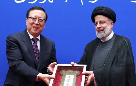 رئیس جمهور استاد افتخاری دانشگاه پکن شد