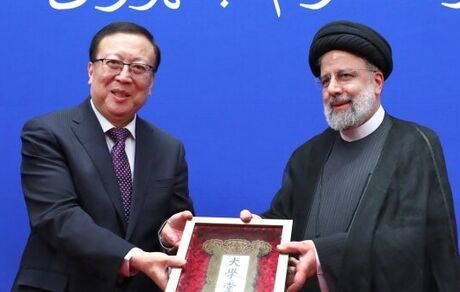 رئیس جمهور استاد افتخاری دانشگاه پکن شد