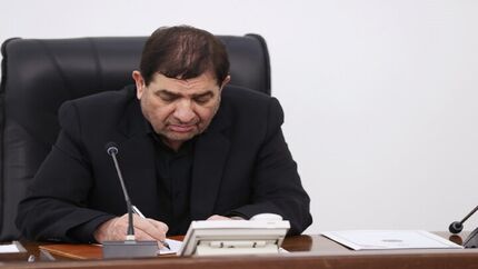 مخبر به عارق تبریک گفت