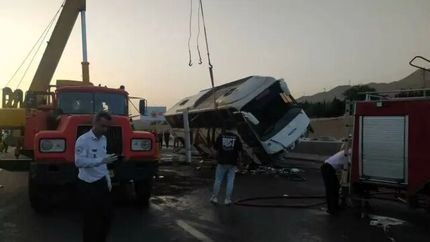 یک فوتی و ده‌ها مصدوم در تصادف یک دستگاه اتوبوس مسافربری با خودروی سواری در محور مواصلاتی نی‌ریز 