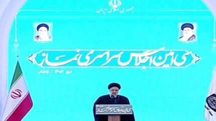 یکی از موثرترین ابزارهای مصون‌سازی جامعه و جوانان و نوجوانان توجه به نماز است