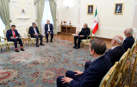 پزشکیان: جمهوری اسلامی ایران آمادگی کامل برای تعمیق روابط و افزایش کارآمدی تعاملات دوجانبه با پاکستان را دارد