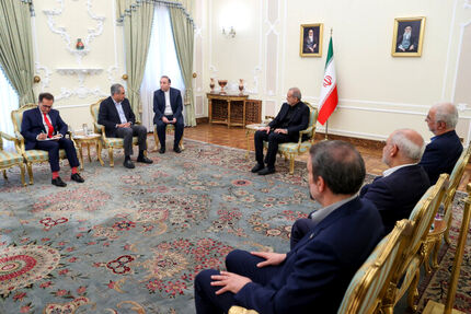 پزشکیان: جمهوری اسلامی ایران آمادگی کامل برای تعمیق روابط و افزایش کارآمدی تعاملات دوجانبه با پاکستان را دارد