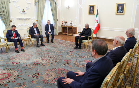 پزشکیان: جمهوری اسلامی ایران آمادگی کامل برای تعمیق روابط و افزایش کارآمدی تعاملات دوجانبه با پاکستان را دارد