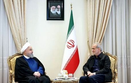 حسن روحانی با رئیس جمهور جدید دیدار کرد