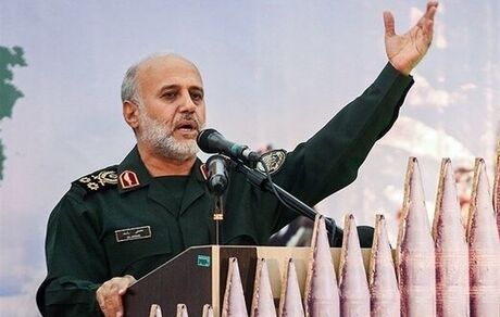 فرمانده قرارگاه مرکز خاتم الانبیا (ص): باید قرارگاه رسانه‌ای با هدف مقابله با هجوم مجازی دشمن تشکیل دهیم