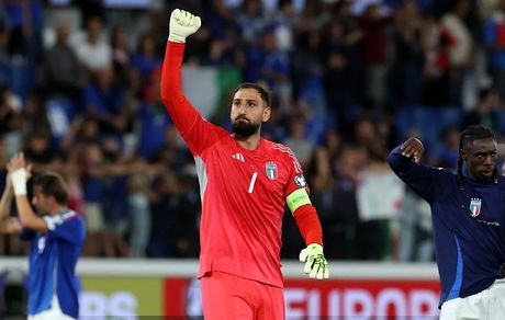 گلر منچسترسیتی بهترین دروازه بان جهان شد