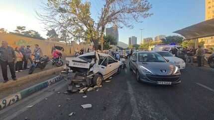 تصادف یک دستگاه اتوبوس شخصی با ۱۲ خودروی سواری در تهران