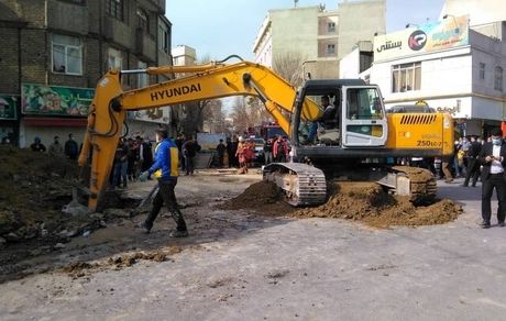 مفقود شدن کارگر جوان در پی ریزش چاه در میدان بهاران تهران