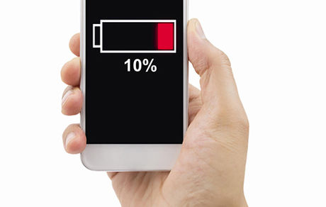 ۸ مکانی که نباید موبایل خود را به شارژر بزنید