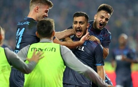 حسینی منتظر تایید ترابزون‌اسپور برای انتقال به هرتابرلین/عکس