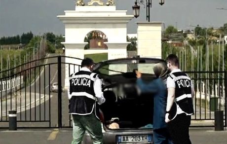 کنترل مقر منافقین به دست پلیس آلبانی افتاد